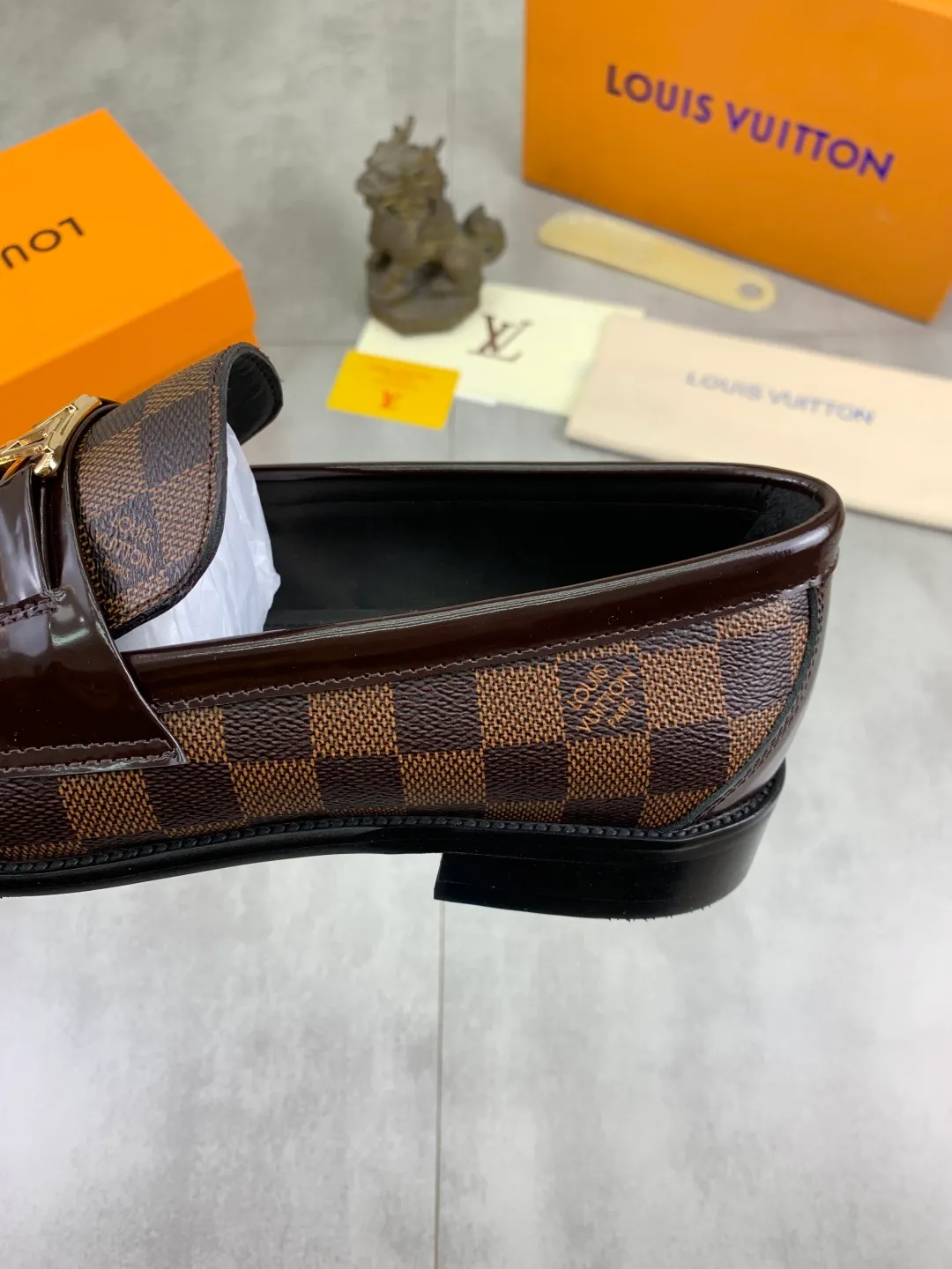Men's men's shoes 💰P520 New style 💶[LOUIS VUITTON] Water-dyed Niuli Original order New style 🍀LV Louis Vuitton *——Top version of LV classic leather shoes! Made of imported original calfskin, original leather side strips and wear-resistant high-end rubber outsole! High quality products! Color: Black optional Size: 39-44 (45 customized)